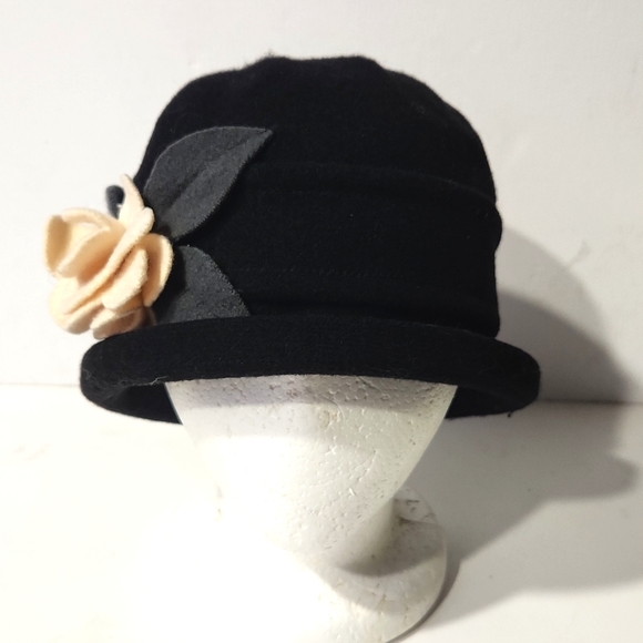 Parkhurst Accessories - Parkhurst Of Canada Pure Wool  Floral Detail Packable Cloche Retro Black Hat